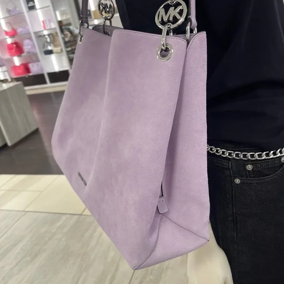MICHAEL KORS Christina Large Suede Triple Gusset Shoulder Tote Bag
Lt Quartz
NWT - Picture 6 of 16